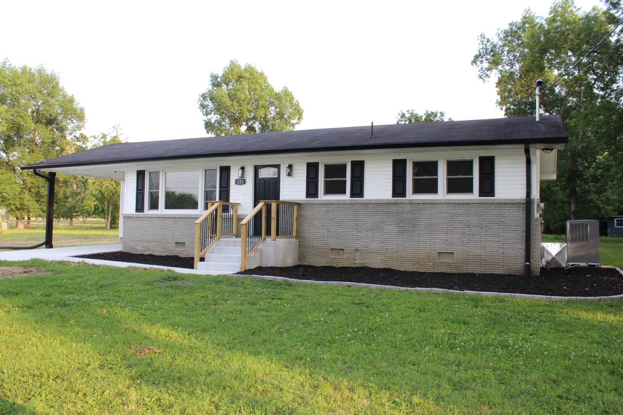221 Woodland Dr - Photo 1