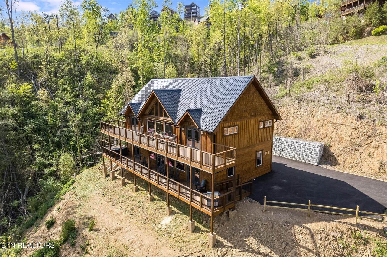 201 Laurel Oaks Way - Photo 1