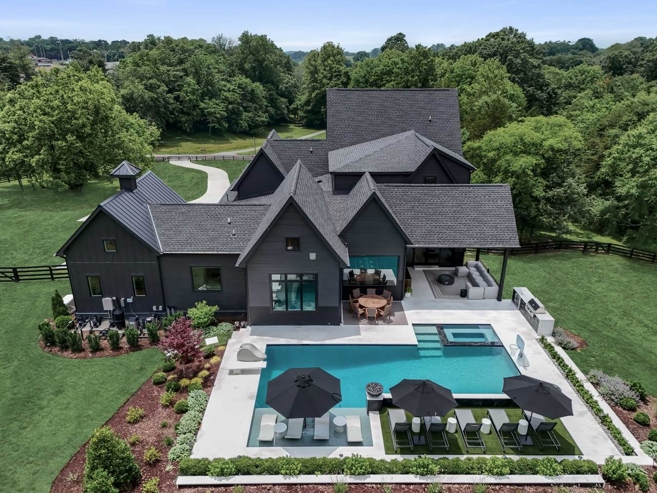 https://bt-photos.global.ssl.fastly.net/nashville/1280_boomver_1_RTC2908333-1.jpg