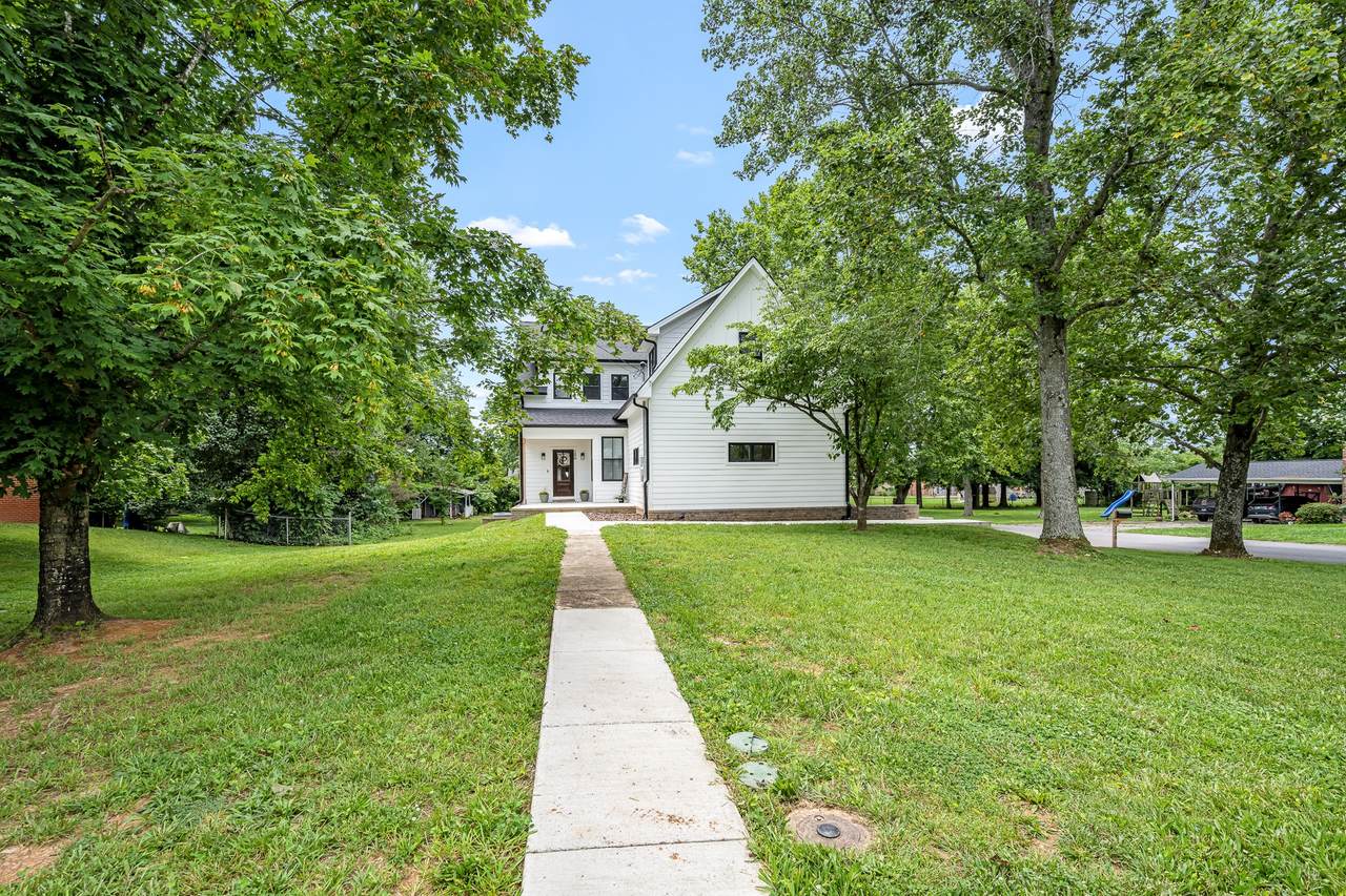 200 Blue Ribbon Pkwy - Photo 1