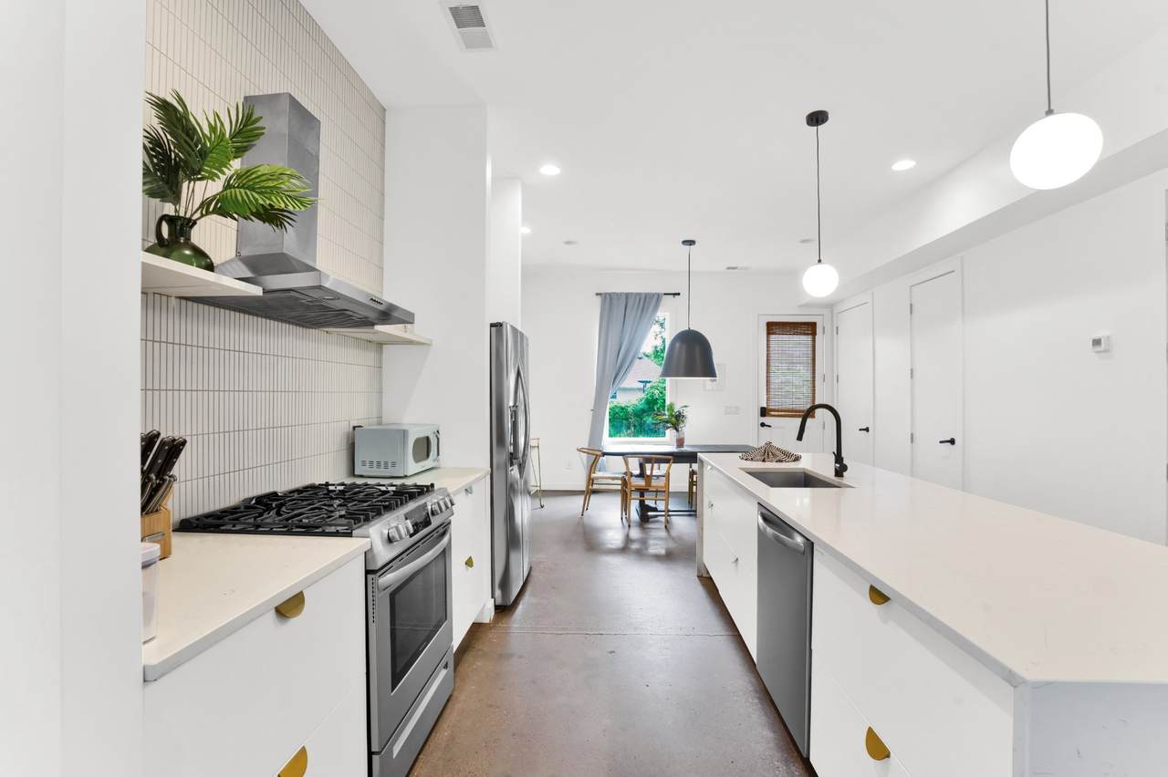 203 N 9th St - Photo 1