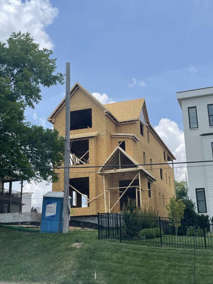1008 Argyle Ave - Photo 1