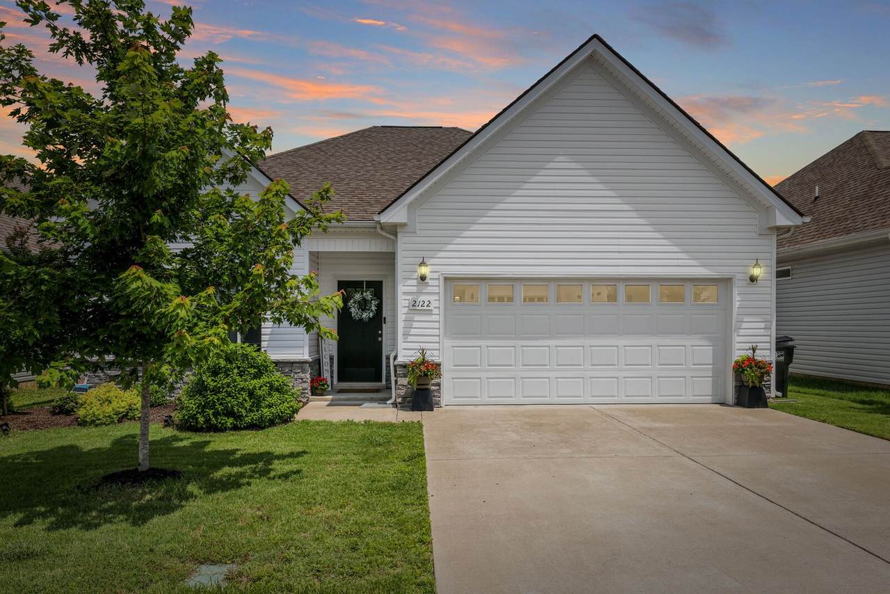 2122 Oak Dr - Photo 1