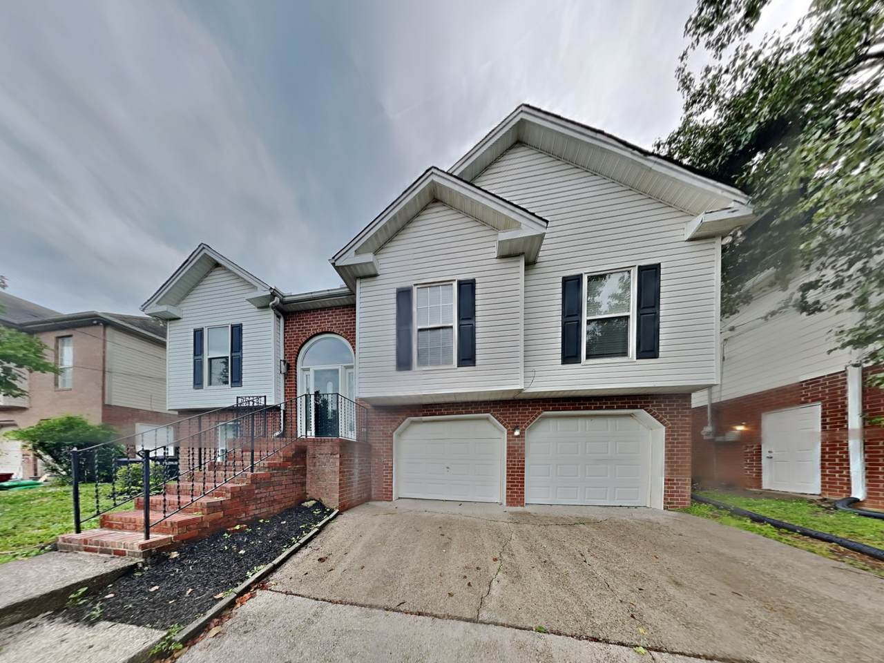 104 Edgewater Ct - Photo 1