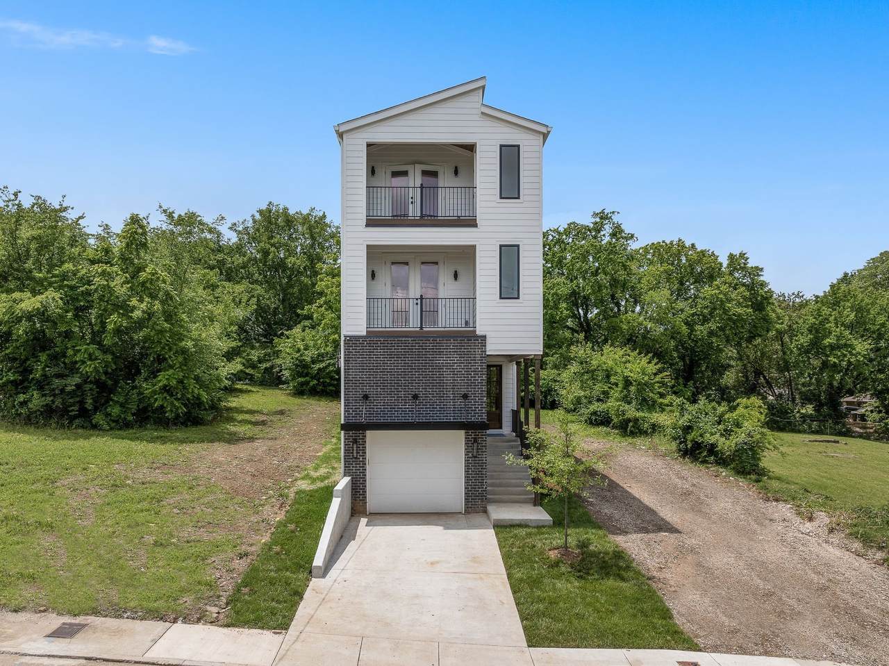 917 33rd Ave - Photo 1