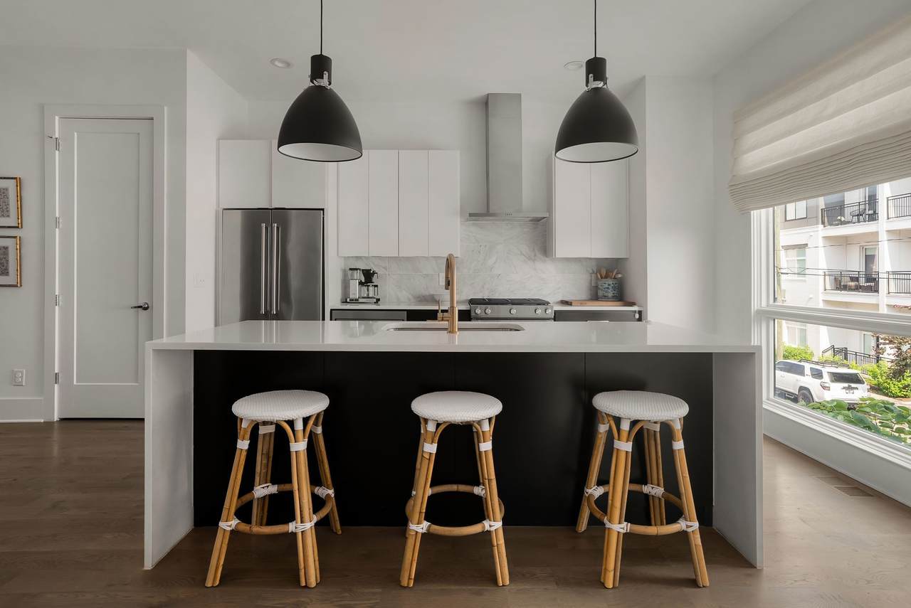 1006 Scovel St - Photo 1