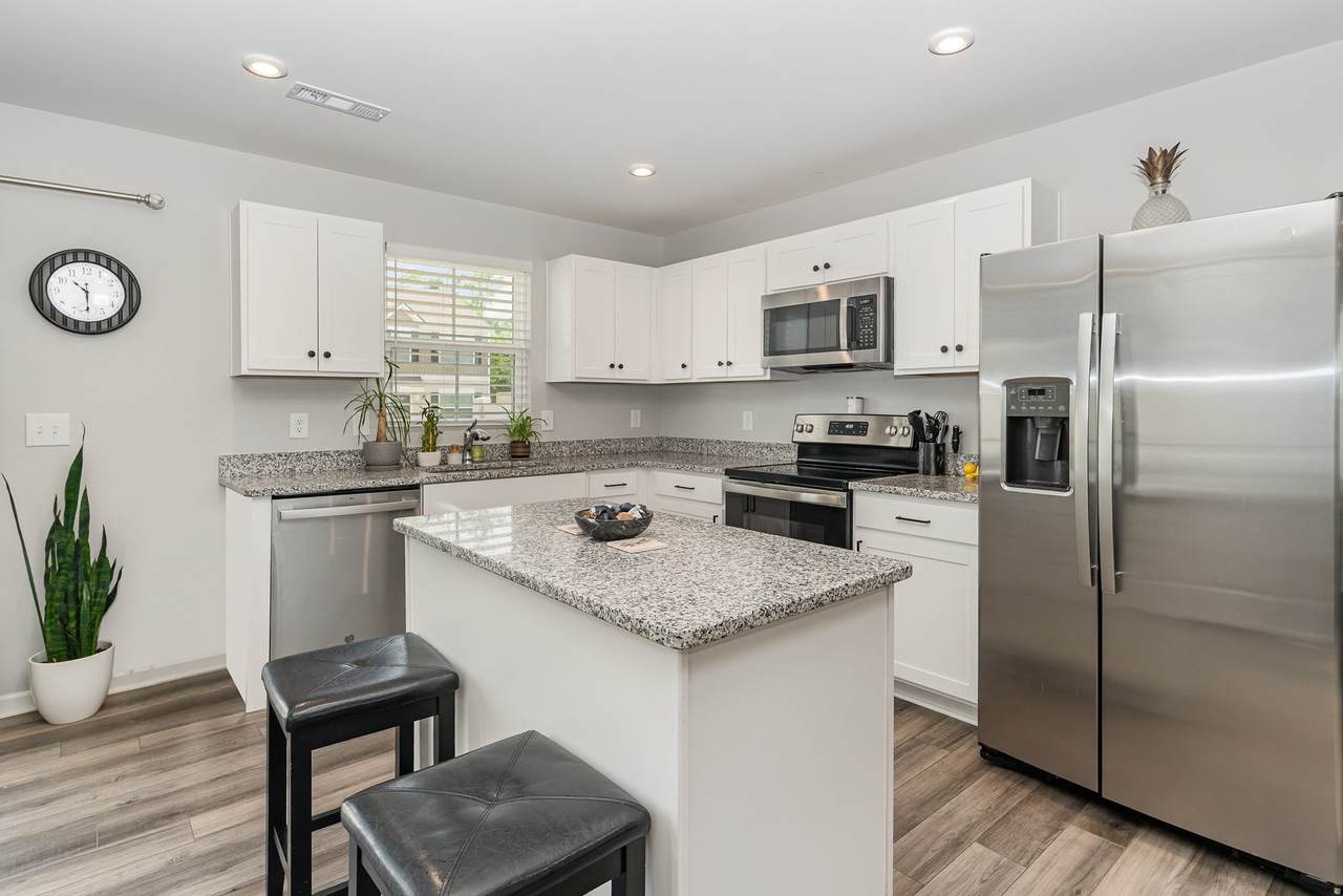 2935 Winterberry Dr - Photo 1