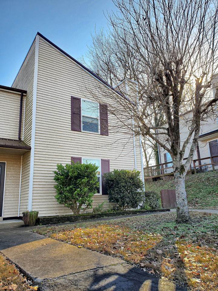 921 Kingsbury Drive - Photo 1