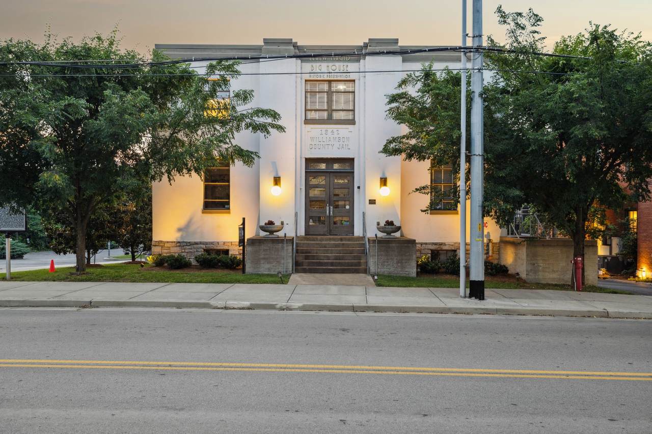 112 Bridge St - Photo 1