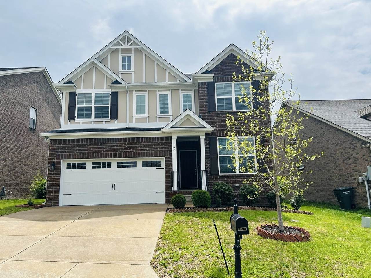 1637 Southhampton Way - Photo 1