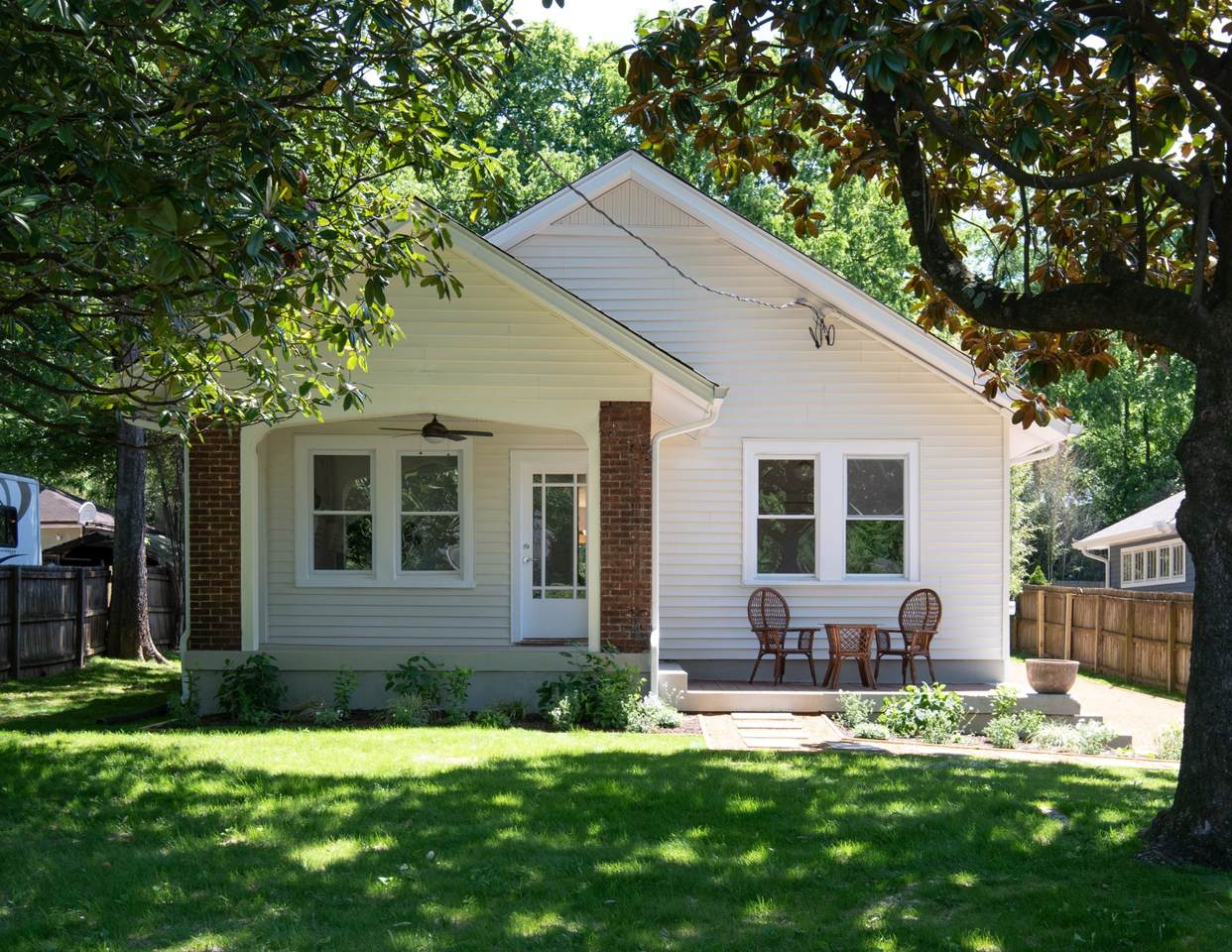 304 Scott Ave - Photo 1