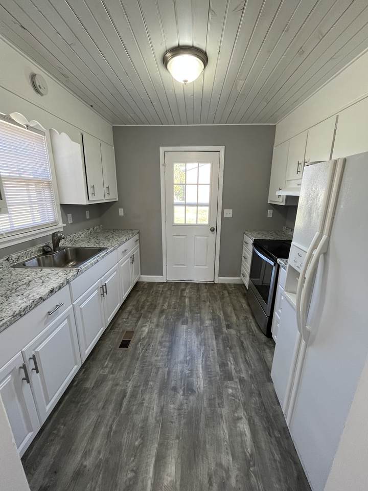320 W Washington St - Photo 1