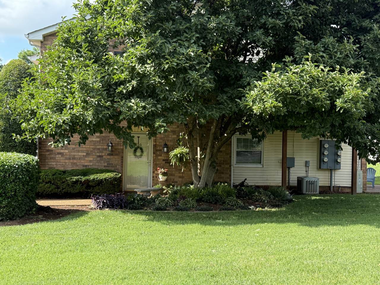 216 Cottage Pl - Photo 1
