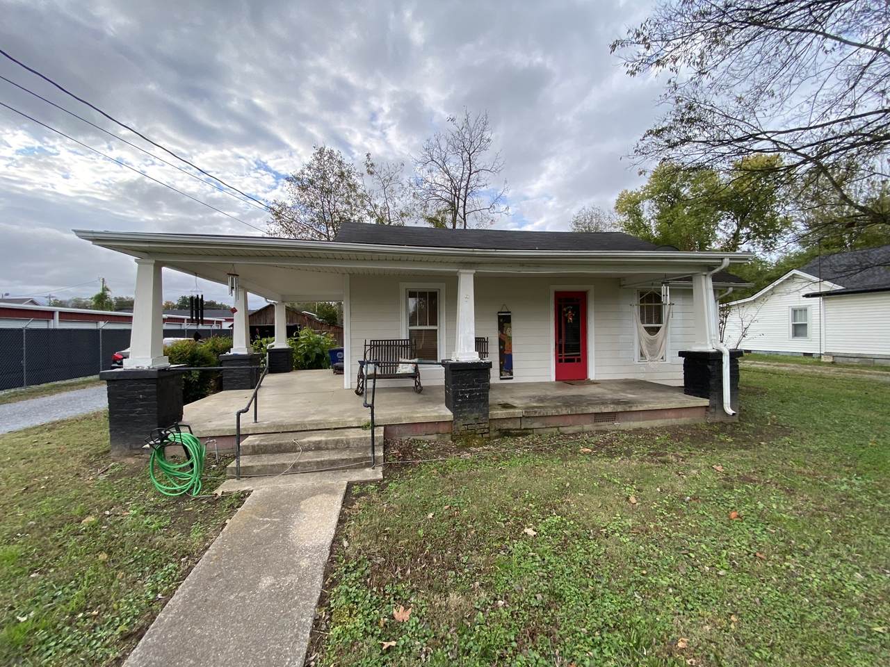407 Riverview Dr - Photo 1