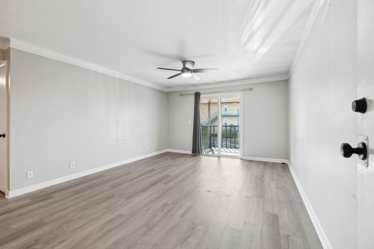 555 Dupont Ave - Photo 1