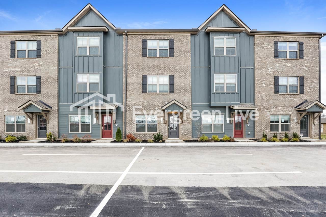 718 Elkins Dr - Photo 1