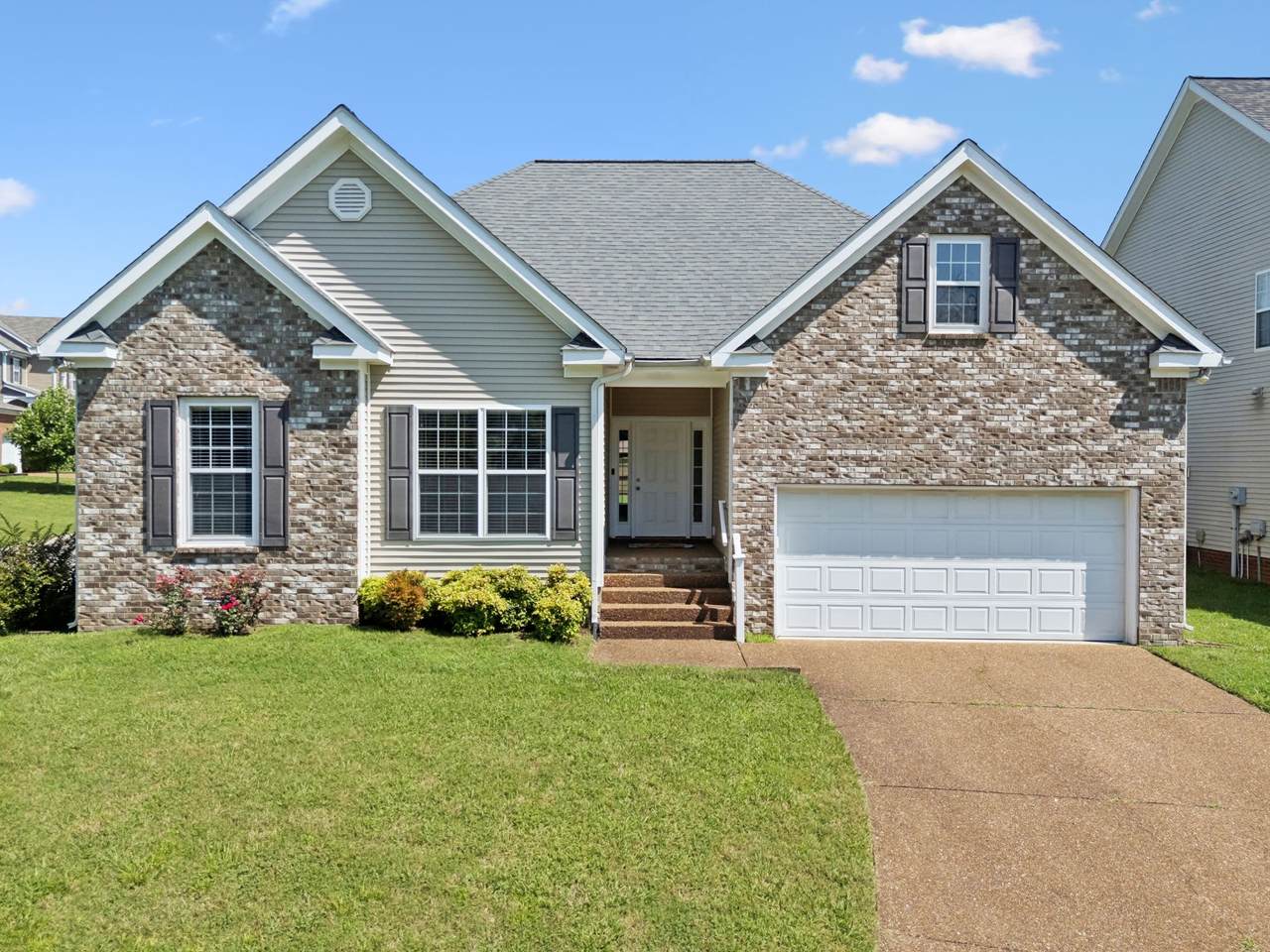 1135 Cynthia Ln - Photo 1