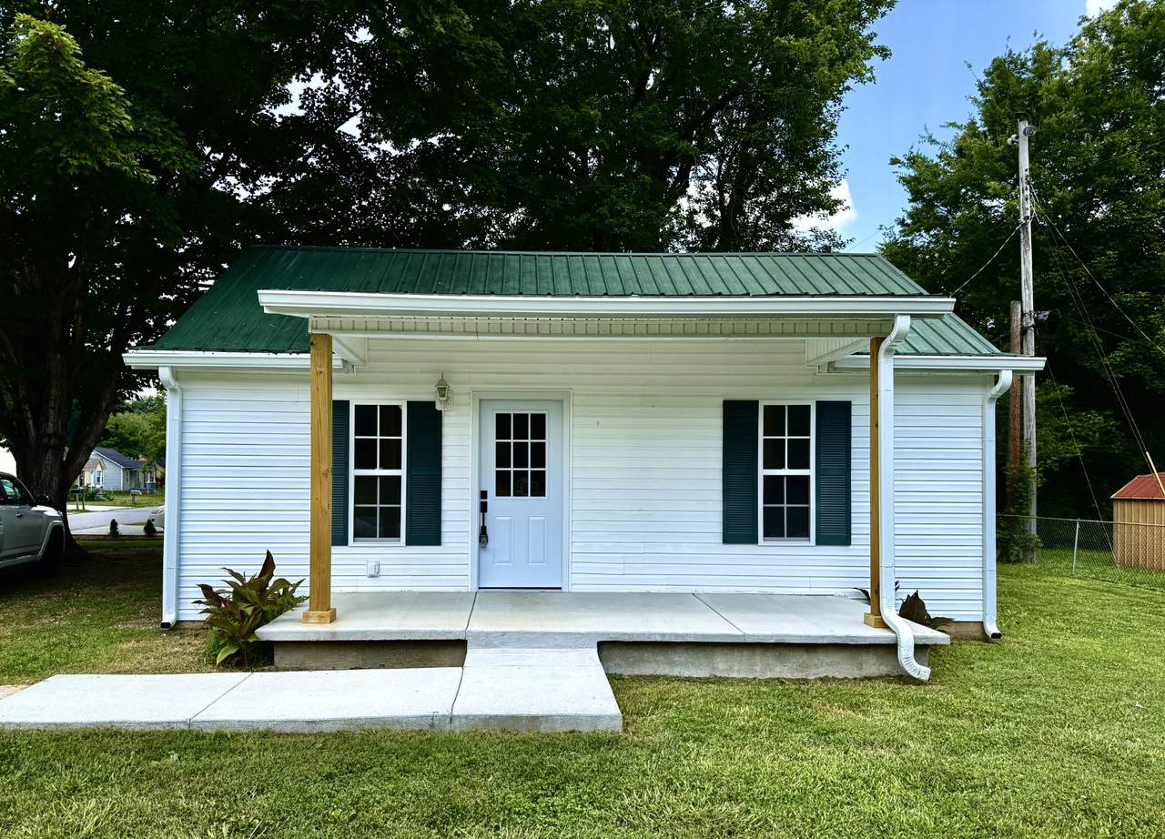 1110 S Spring St - Photo 1