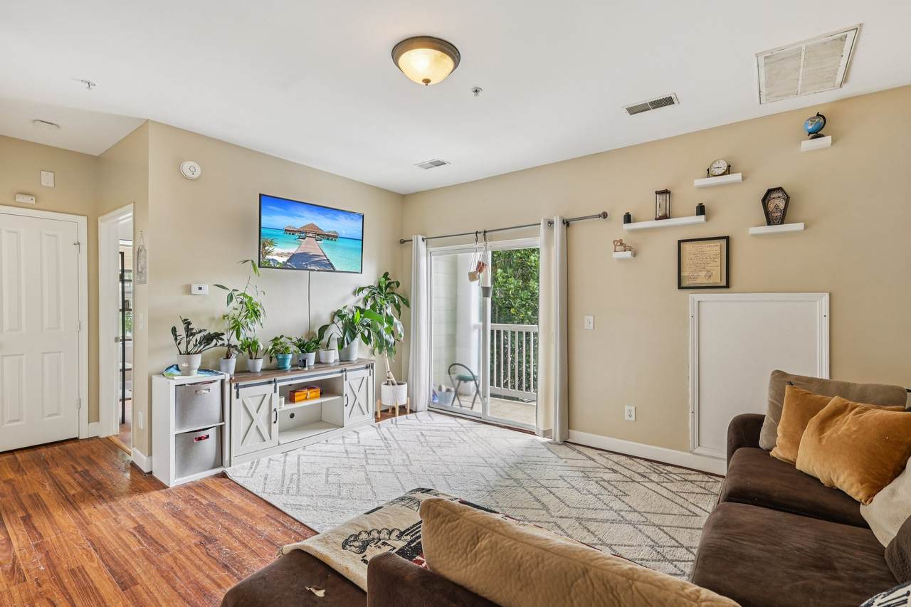 7009 Lenox Village Dr - Photo 1