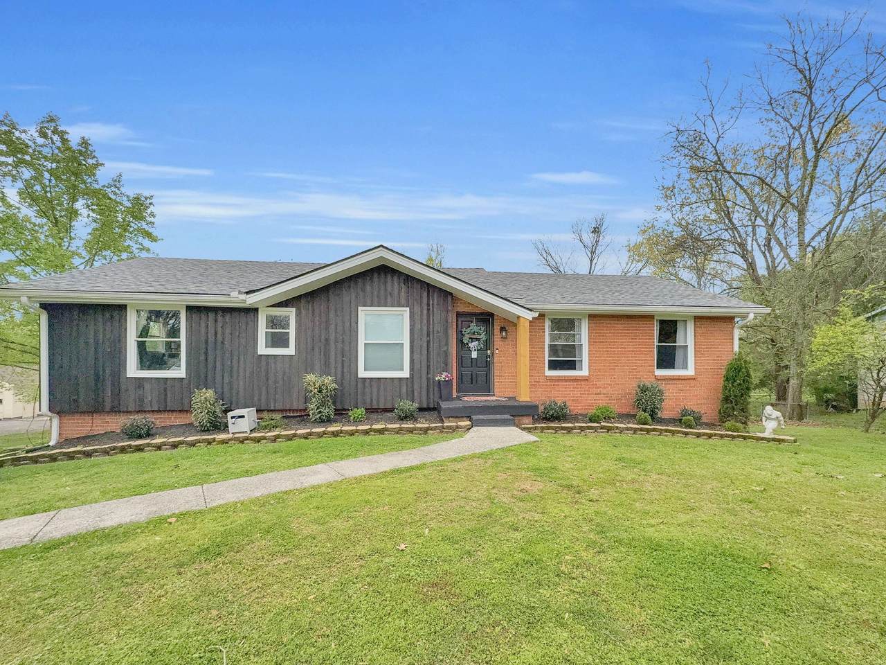 209 River Dr - Photo 1
