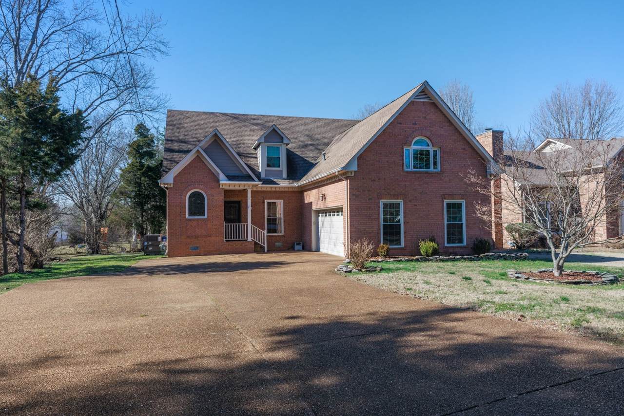 196 London Ln - Photo 1
