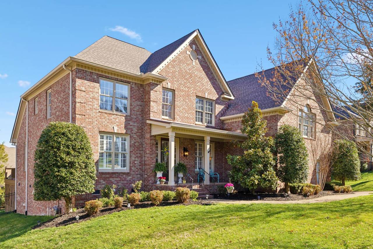 1136 Meadow Bridge Ln - Photo 1