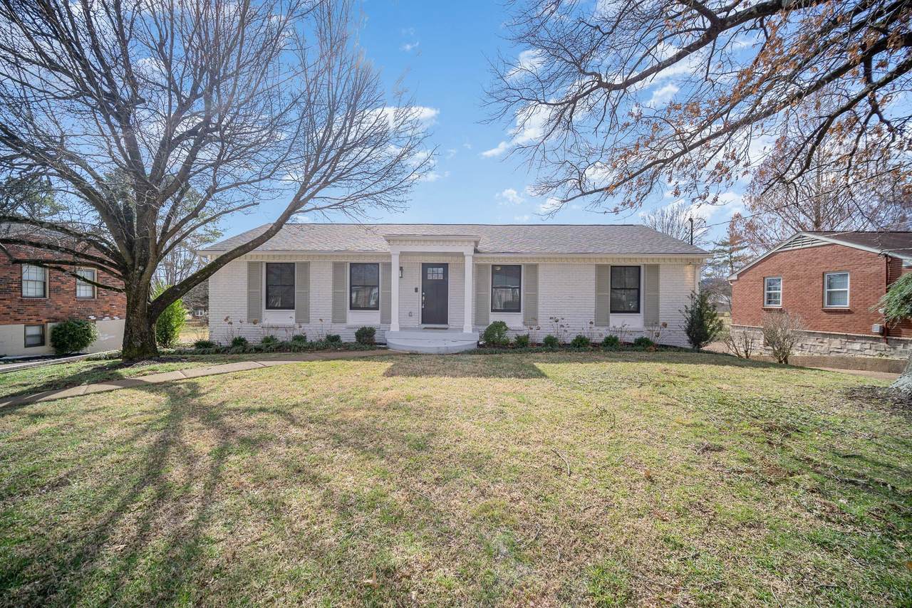 413 Lynn Dr - Photo 1