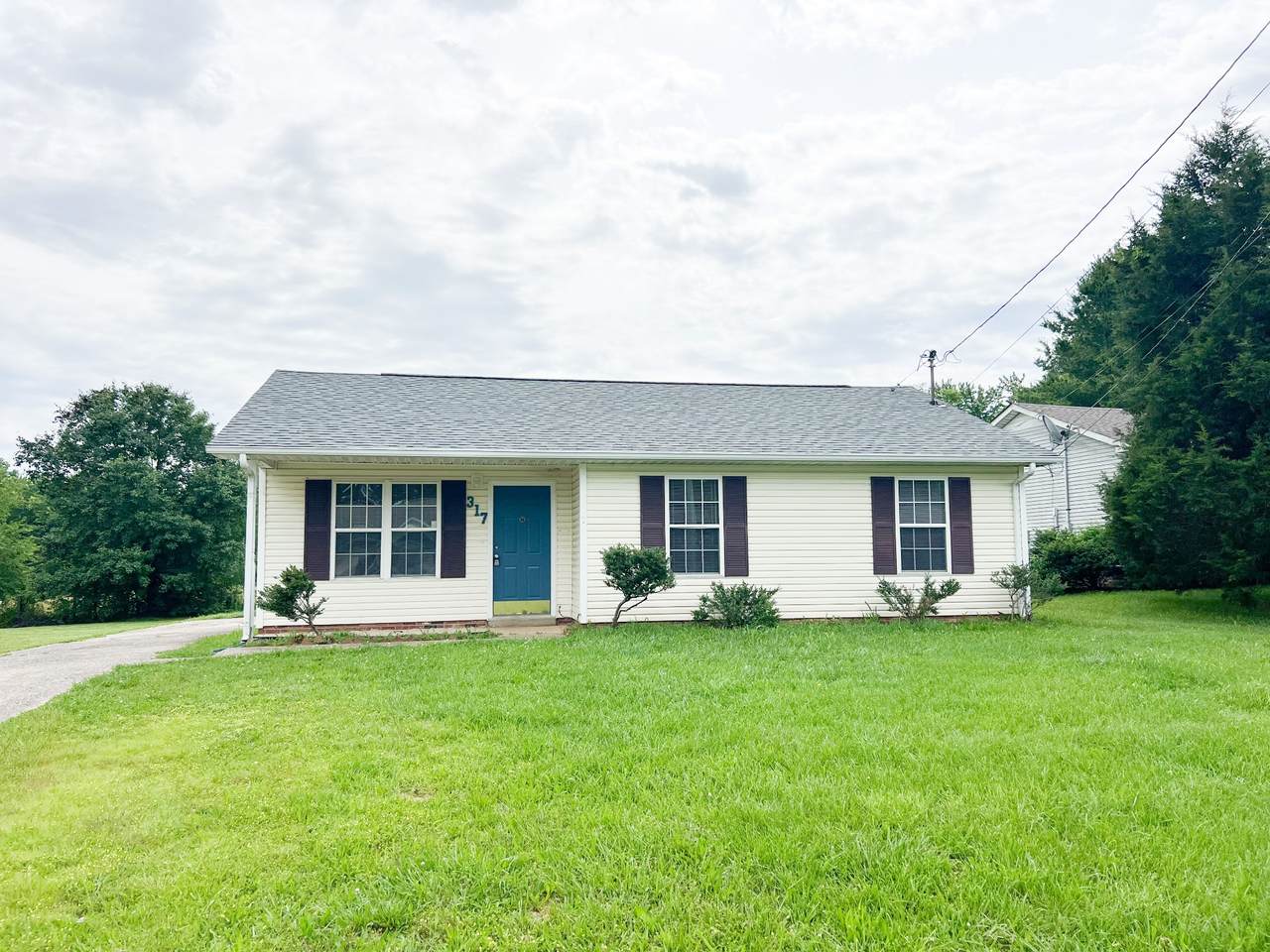 317 Ashley St - Photo 1