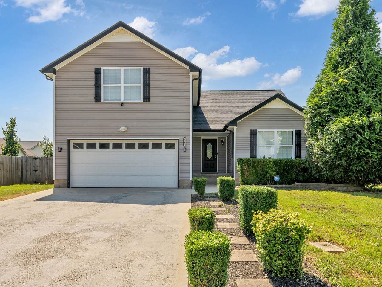 1416 Jenny Ln - Photo 1