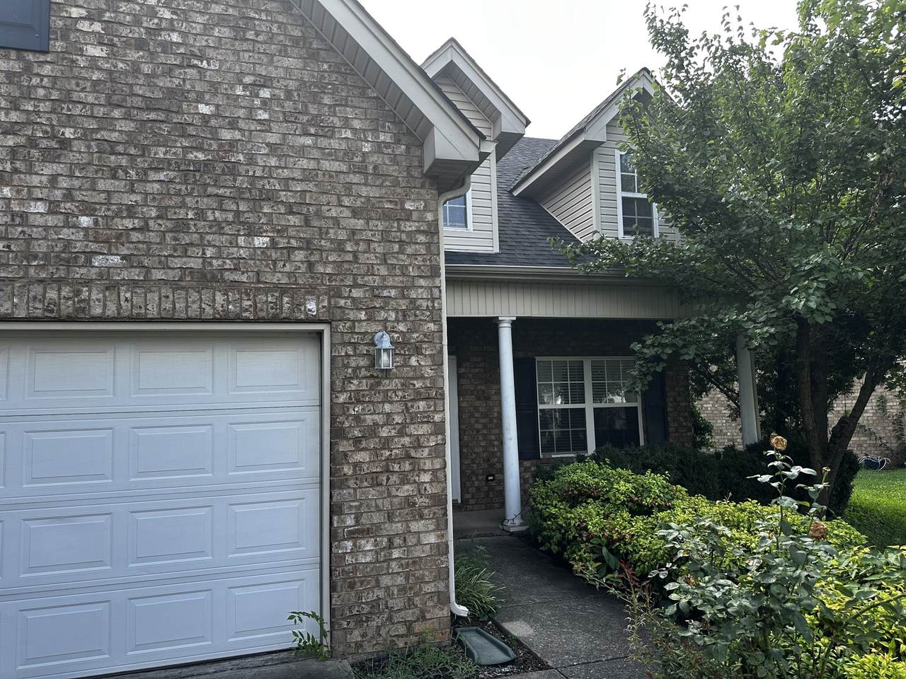 2480 Oak Hill Dr - Photo 1