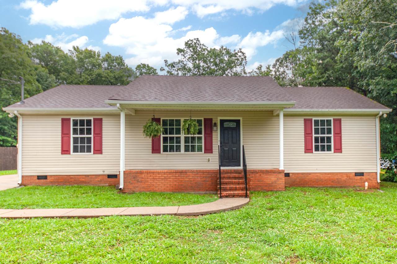 1513 Rebecca Dr - Photo 1