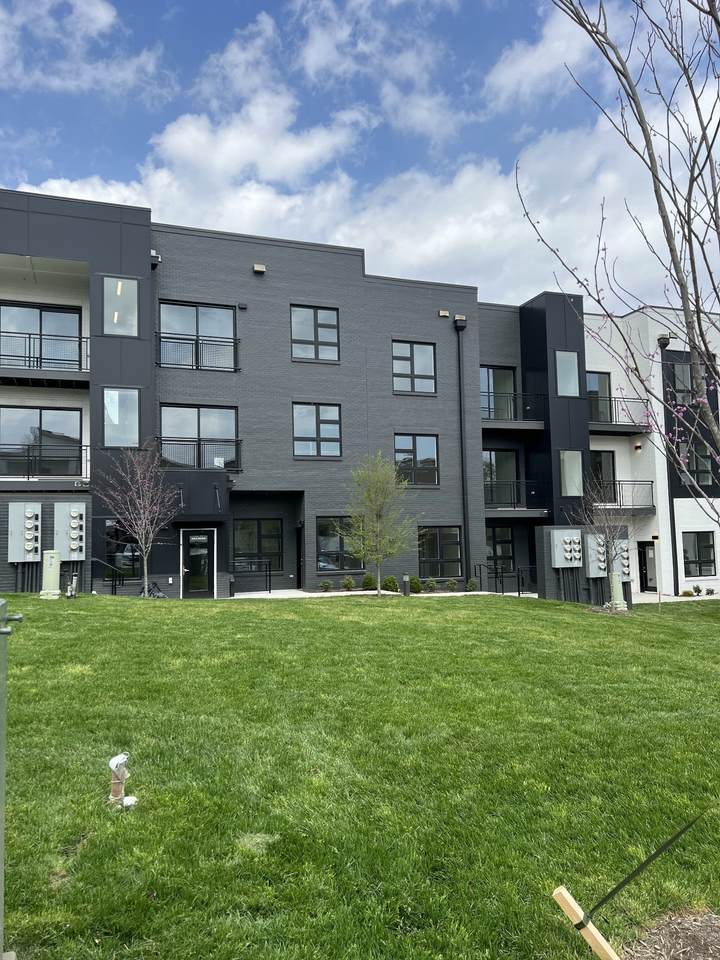 542 Southgate Ave - Photo 1