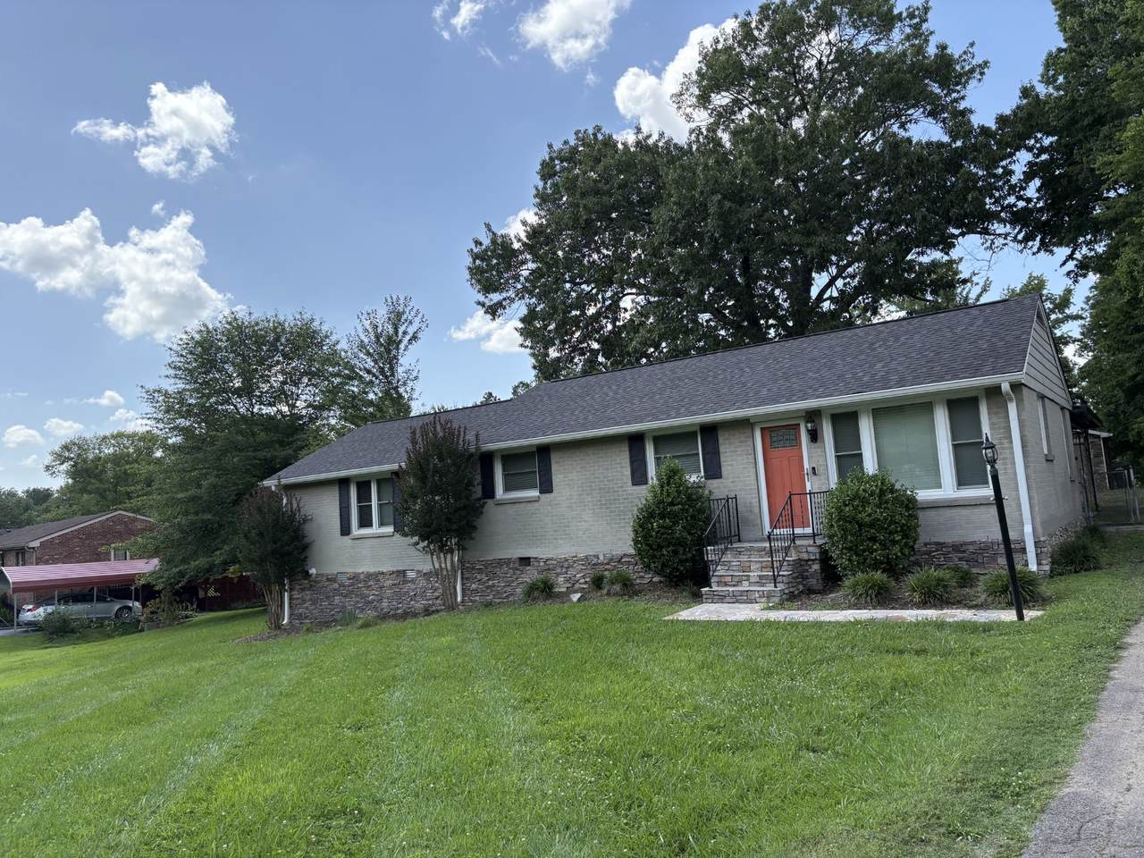 310 Lynwood Cir - Photo 1