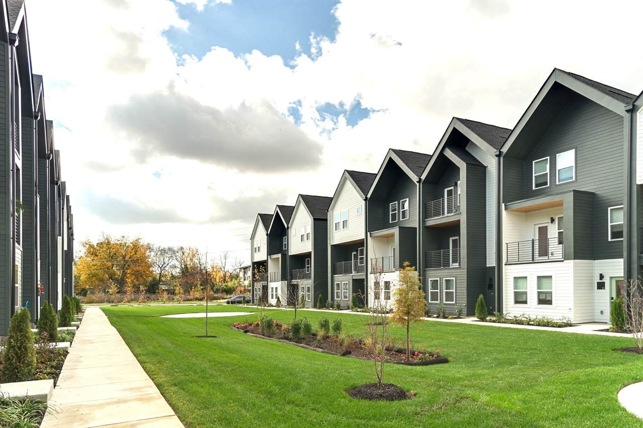 550 Markham - Photo 1