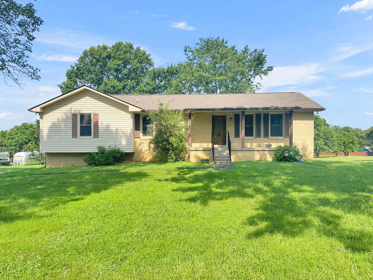 402 Poplar Pl - Photo 1
