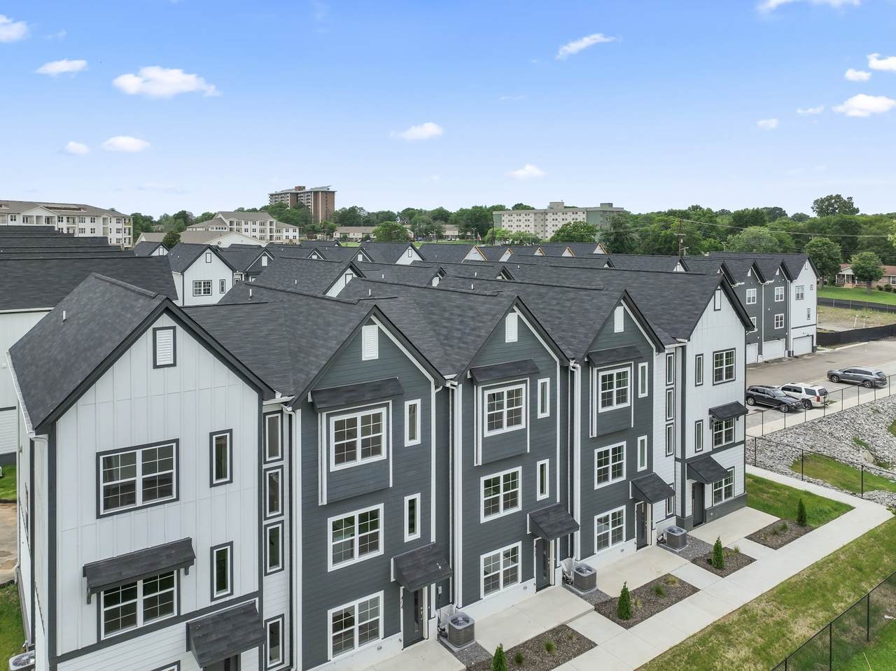 704 N Dupont Ave - Photo 1