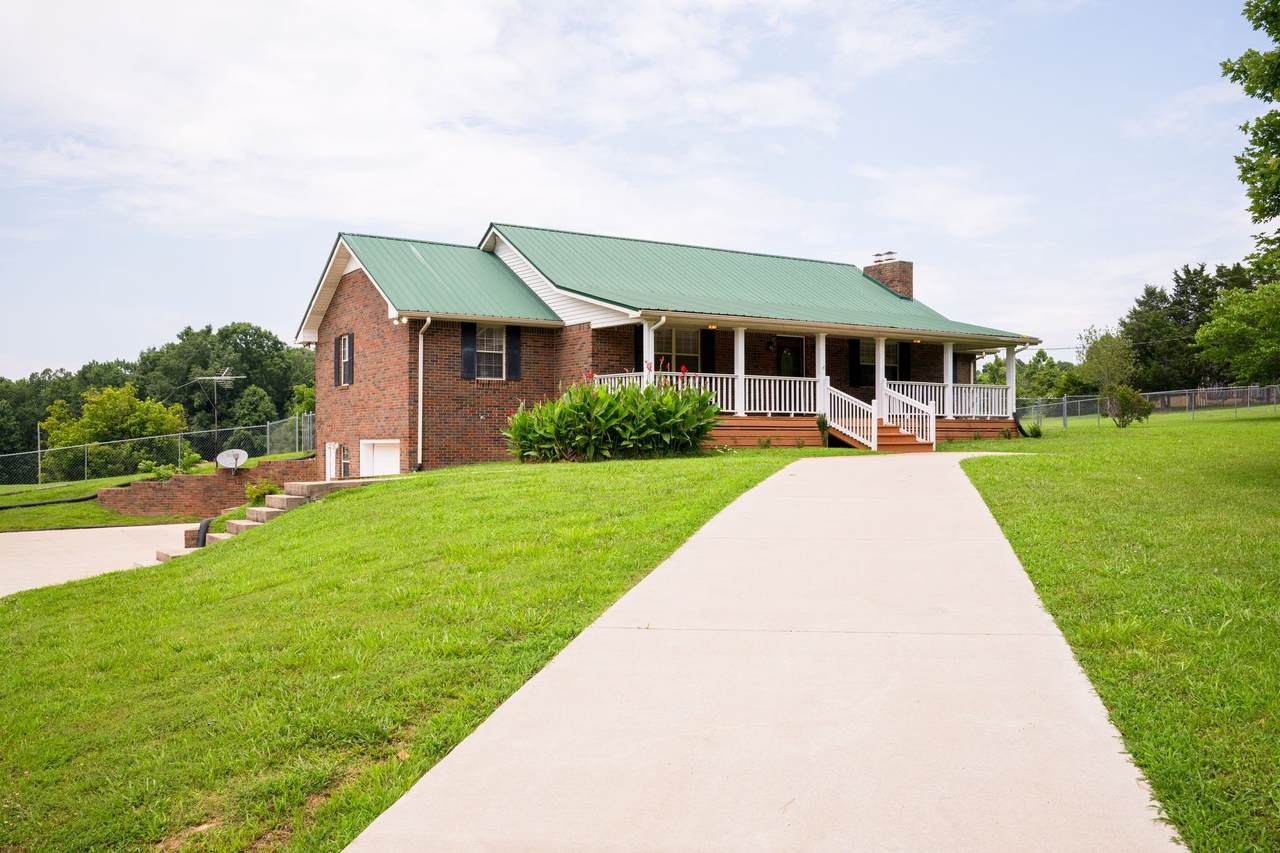 1631 Taylor Town Road - Photo 1