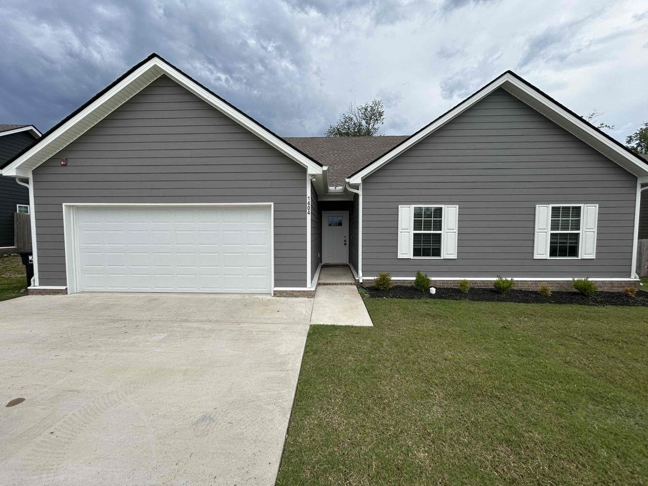1404 Pipeline Ave - Photo 1
