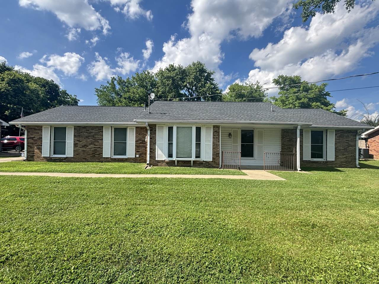 105 Woodyside Dr - Photo 1