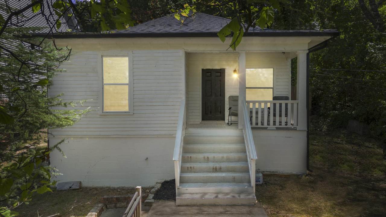 418 Thompson Street - Photo 1