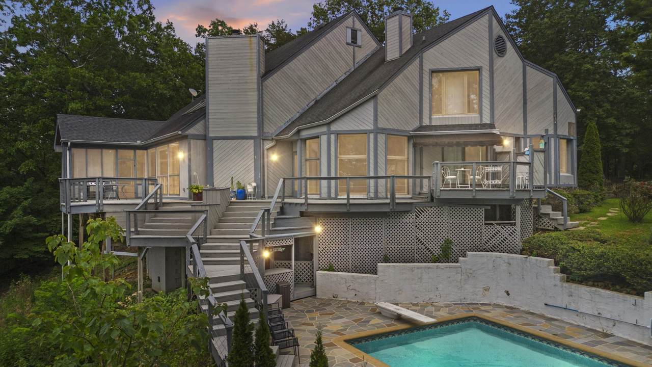 6639 Fairview Road - Photo 1