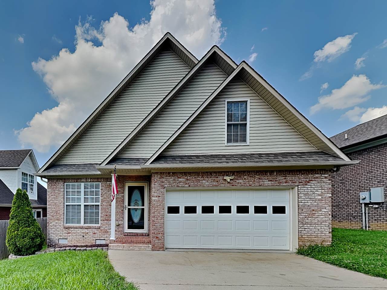 703 Maple Ct - Photo 1