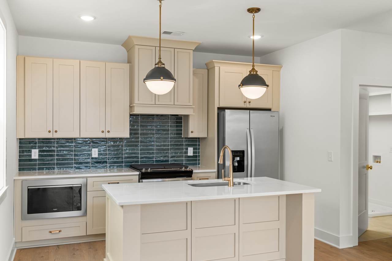 504 Edwin St - Photo 1