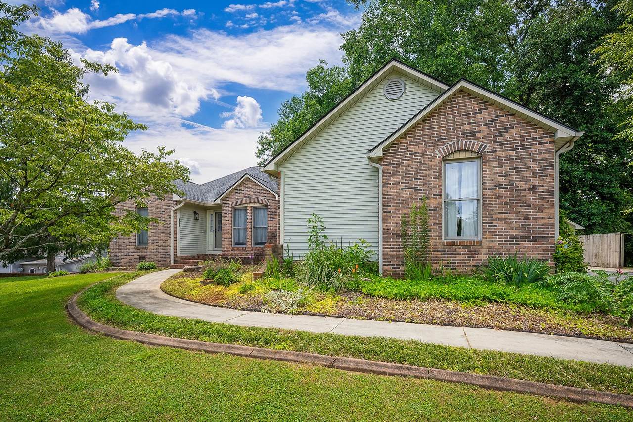 1760 Heathrow Dr - Photo 1