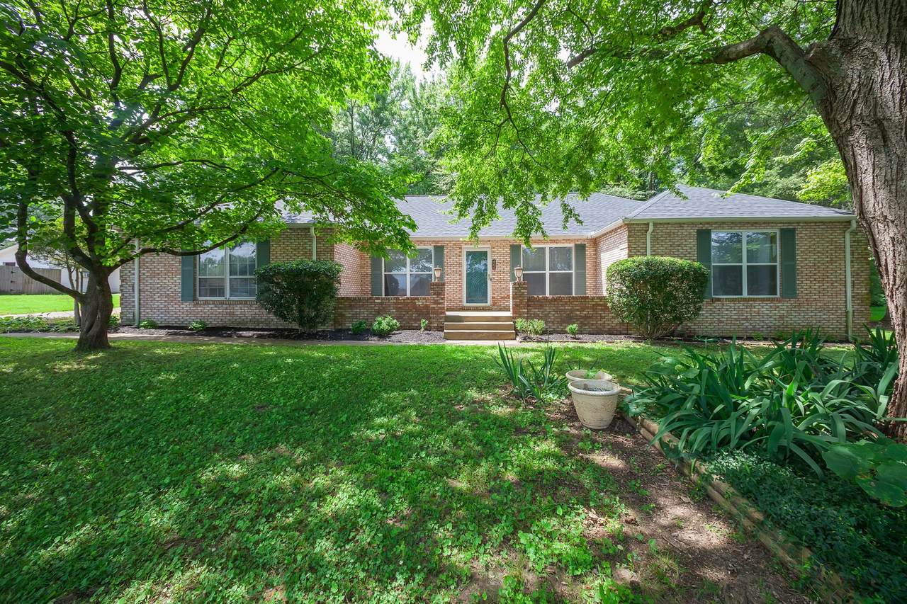 484 E Main St - Photo 1