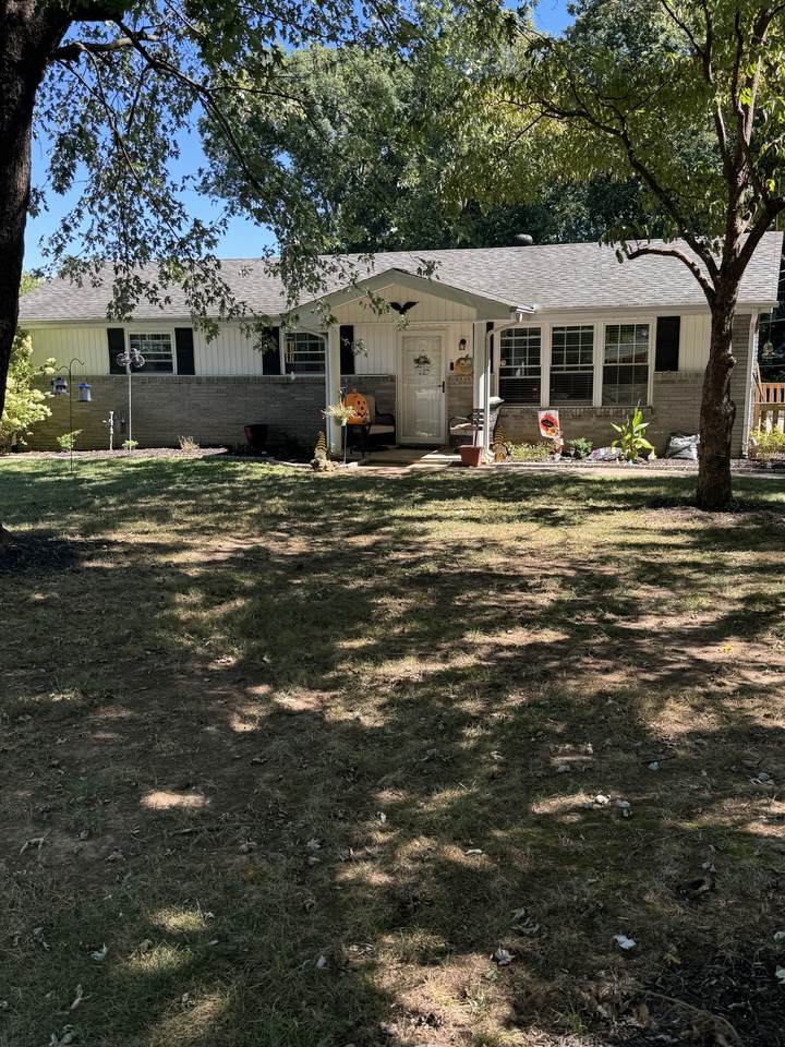 1304 Ellington Dr - Photo 1