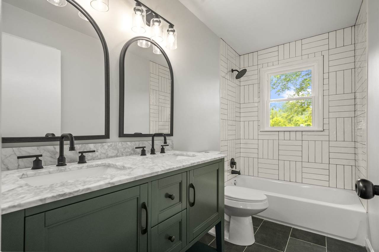 208 Lucien Dr - Photo 1