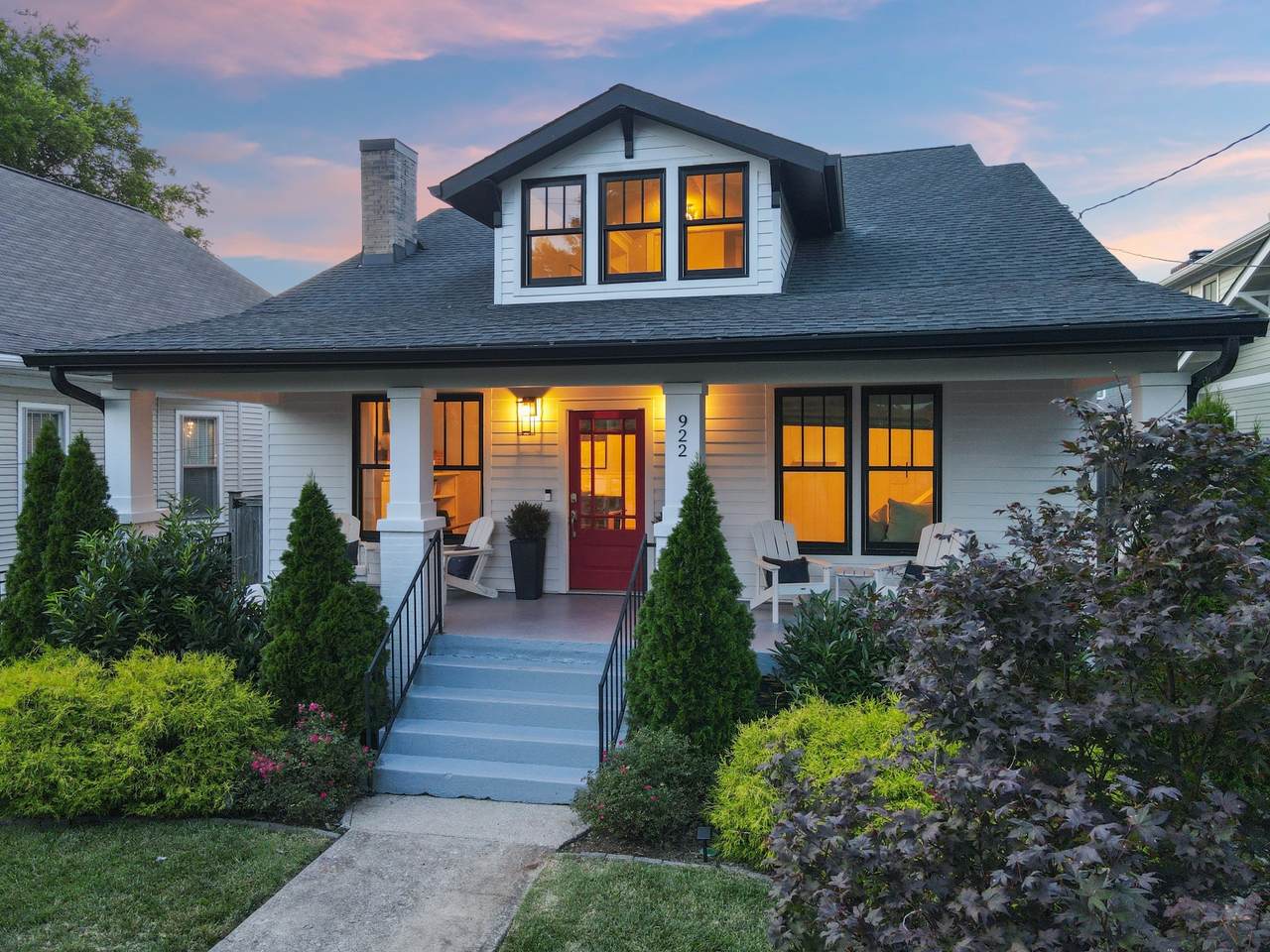 922 Lawrence Ave - Photo 1