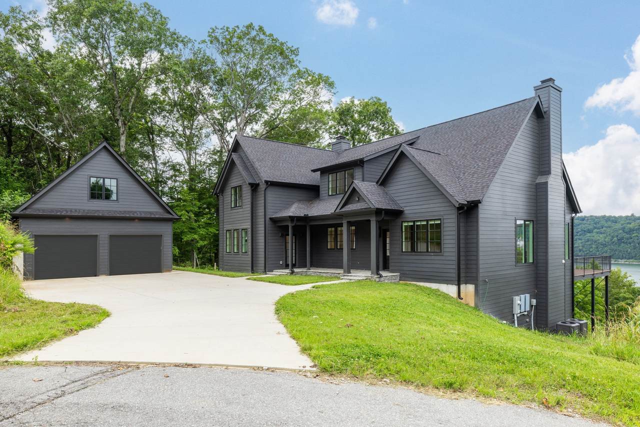 928 Harbor Pointe Drive - Photo 1