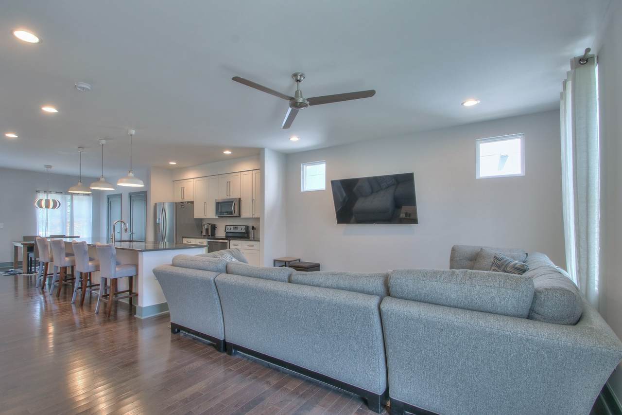 1617 Straightway Ave - Photo 1